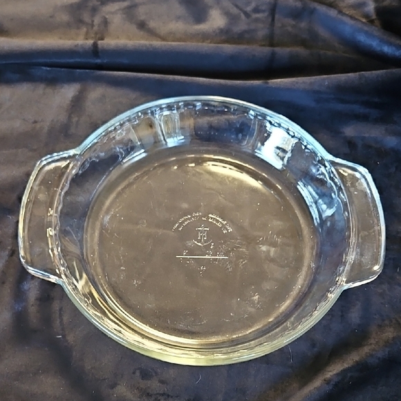 Vintage ANCHOR HOCKING Fluted 9" Glass Pie Baking Dish - Picture 1 of 3